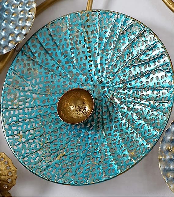 Adore Brass metal wall hanging flowers set