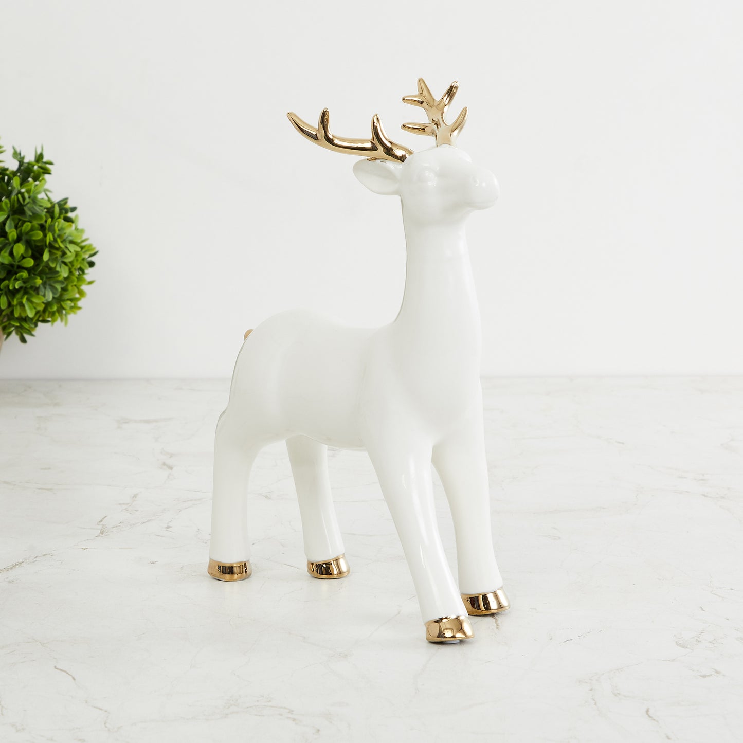 Adore stern male deer showpiece