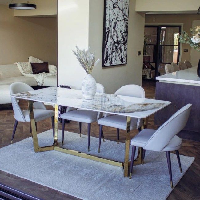 Adore darling dining table