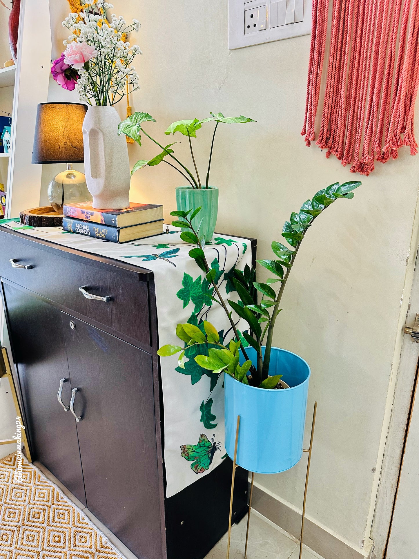 Adore Iron planter with golden stand