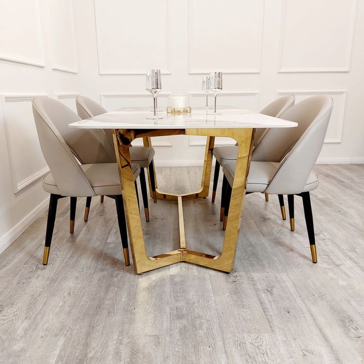 Adore darling dining table