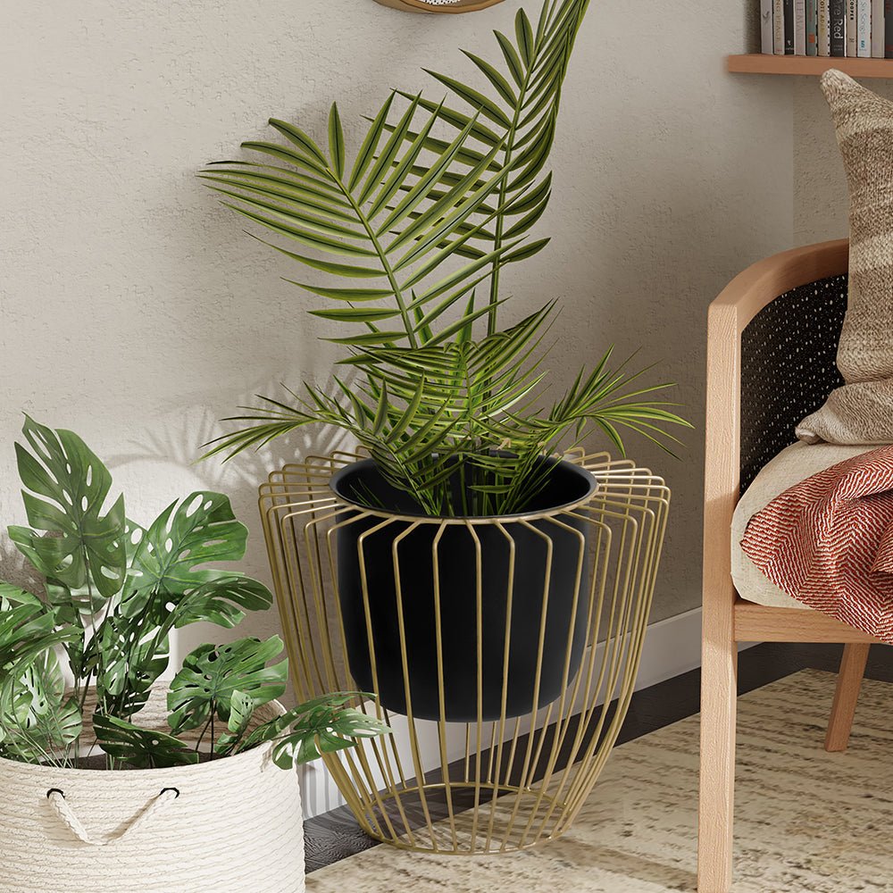 Adore Metal pot with golden stand - Adore & Décor