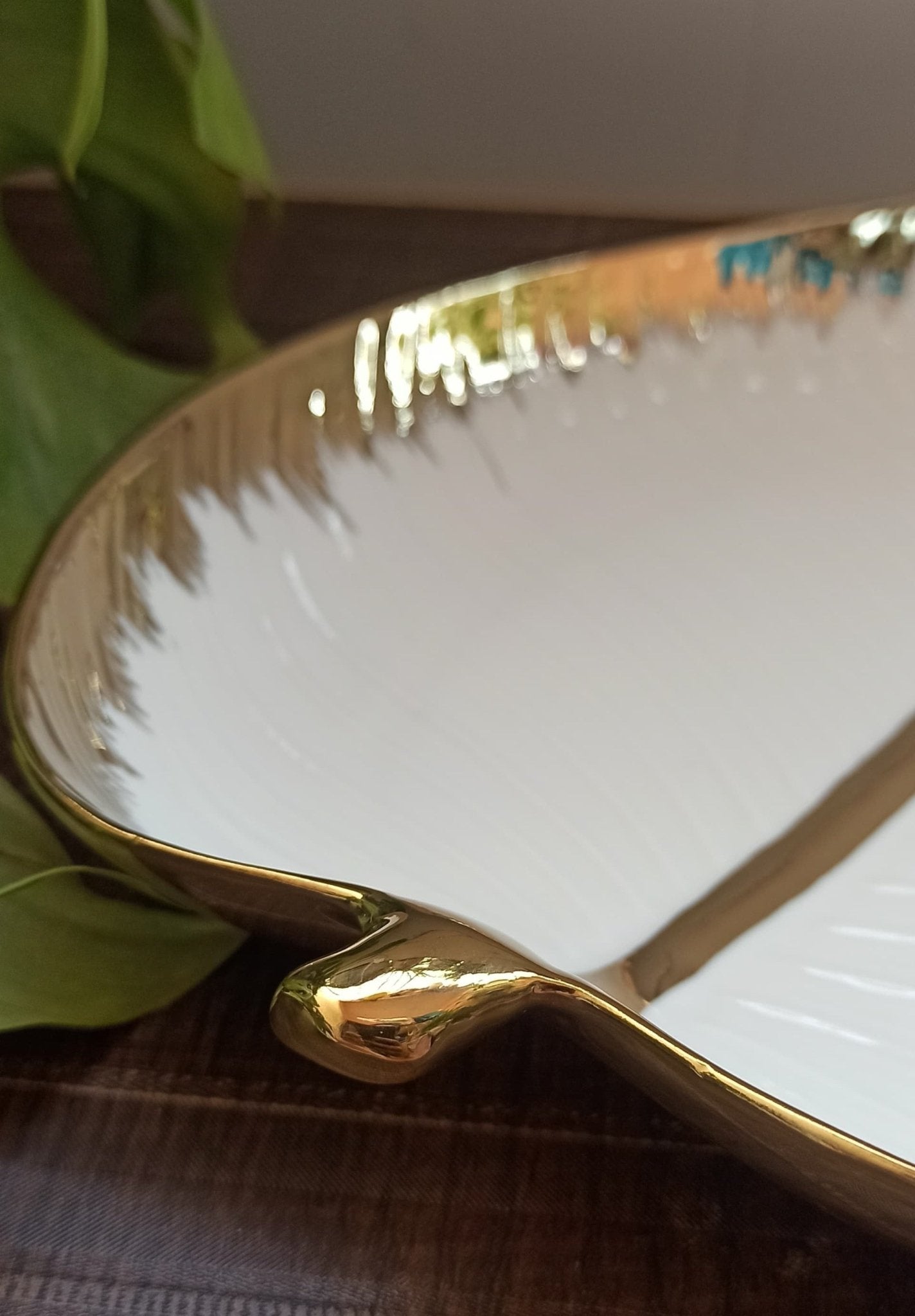 Adore millennium leaf platter - Adore & Décor