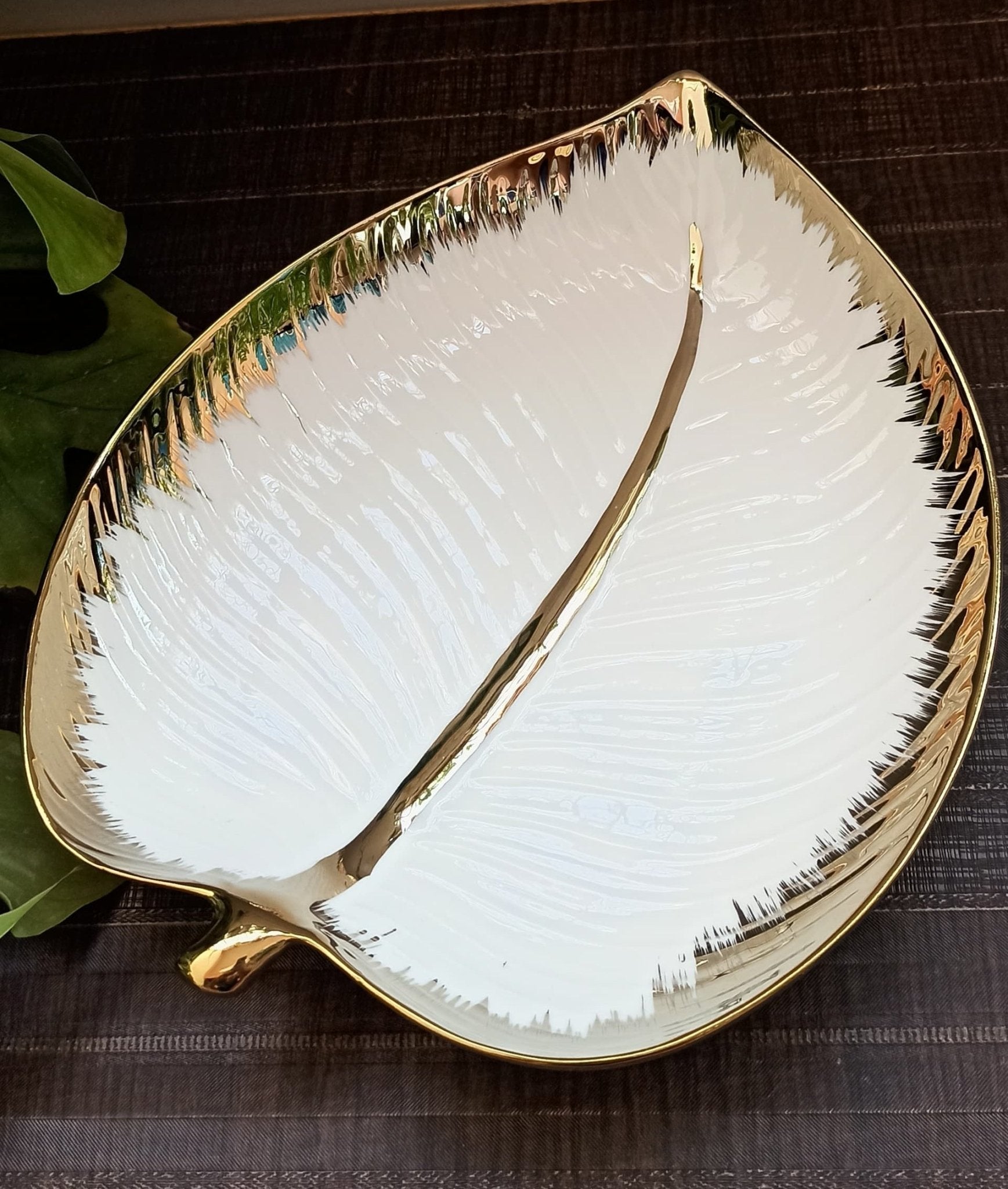 Adore millennium leaf platter - Adore & Décor