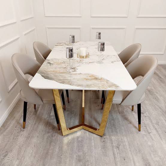 Adore darling dining table