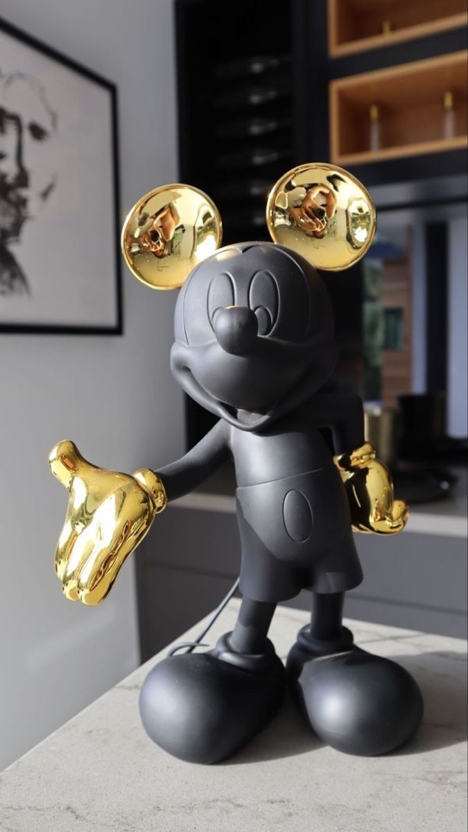 Adore Golden gloves Mickey decor