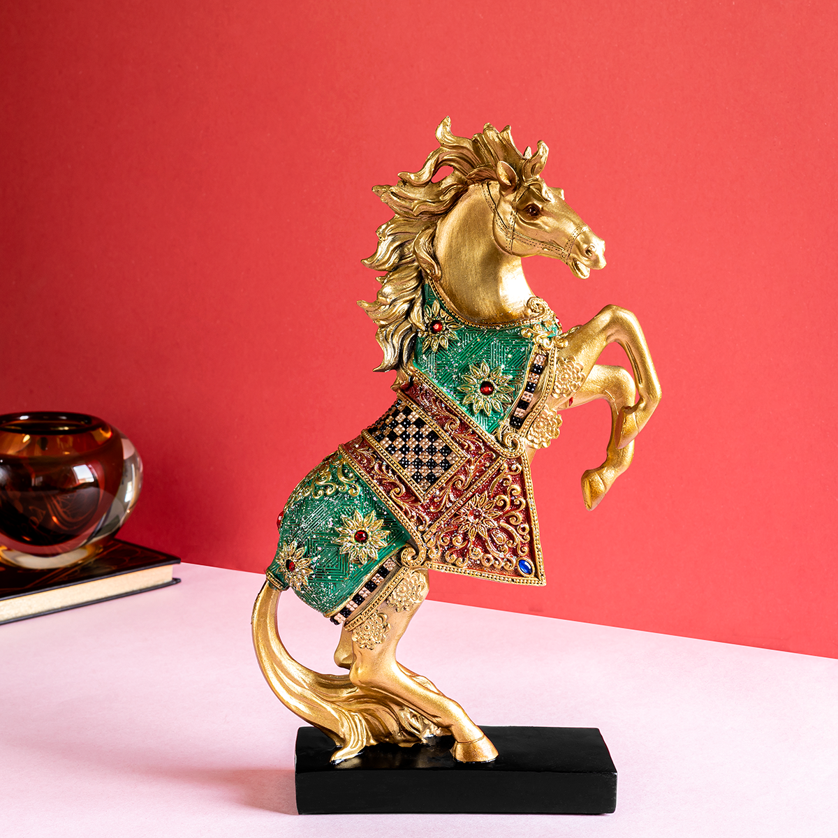 Adore royal chariot horse decor