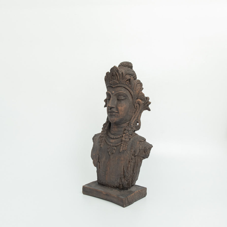 Adore vintage buddha statue