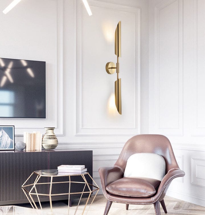 The sleek gold stud - Adore & Décor