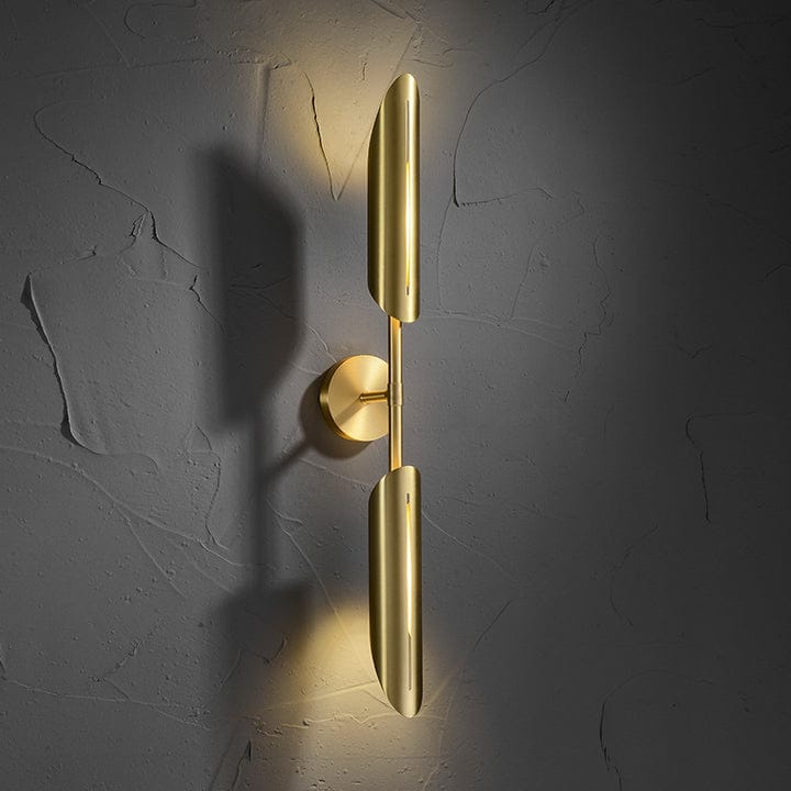The sleek gold stud - Adore & Décor
