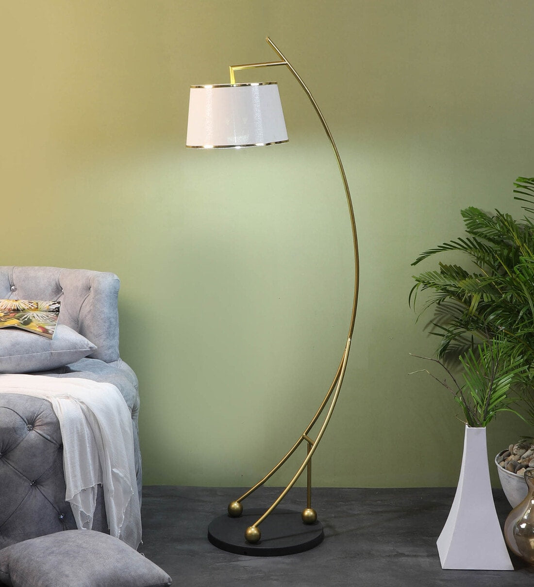 Tilted curve floor lamp